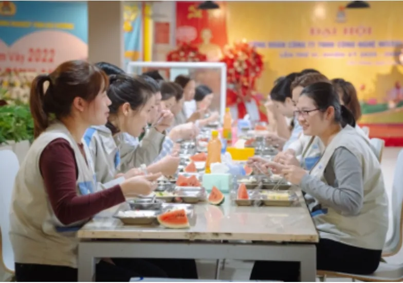 Đổi mới dịch vụ suất ăn công nghiệp
